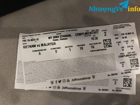 Ảnh Nhượng lại cặp vé khán đài A tầng V cửa 1 chính giữa sân