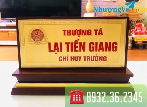 Ảnh Cung cấp biển chức danh,biển chức vụ gỗ đồng,cơ sở làm biển tên để bàn làm việc