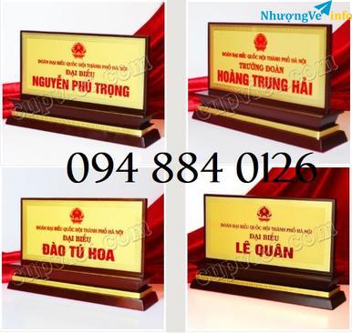 Ảnh làm biển chức danh để bàn, sản xuất biển tên giám đốc,cung cấp biển chức danh giá rẻ