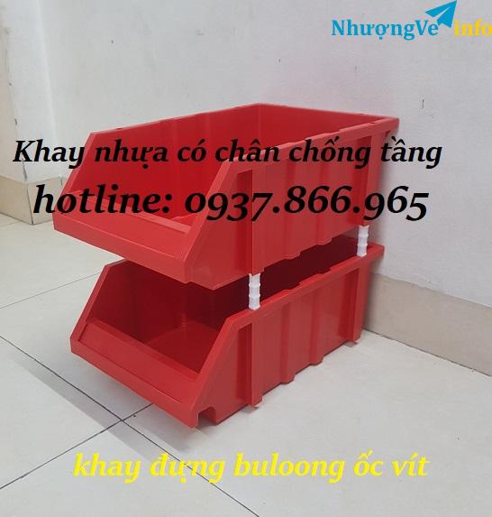 Ảnh BaÌn siÌ khay vaÌt đâÌu coÌ khơÌp nôÌi, khay coÌ chân chôÌng maÌu trăÌng, hôÌ£p nhưÌ£a chưÌa linh kiêÌ£n