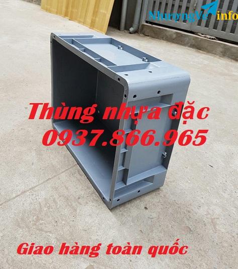 Ảnh BaÌn thuÌng đăÌ£c coÌ lôÌ thoaÌt khiÌ dươÌi đaÌy, thuÌng nhưÌ£a cơ khiÌ, khay nhưÌ£a